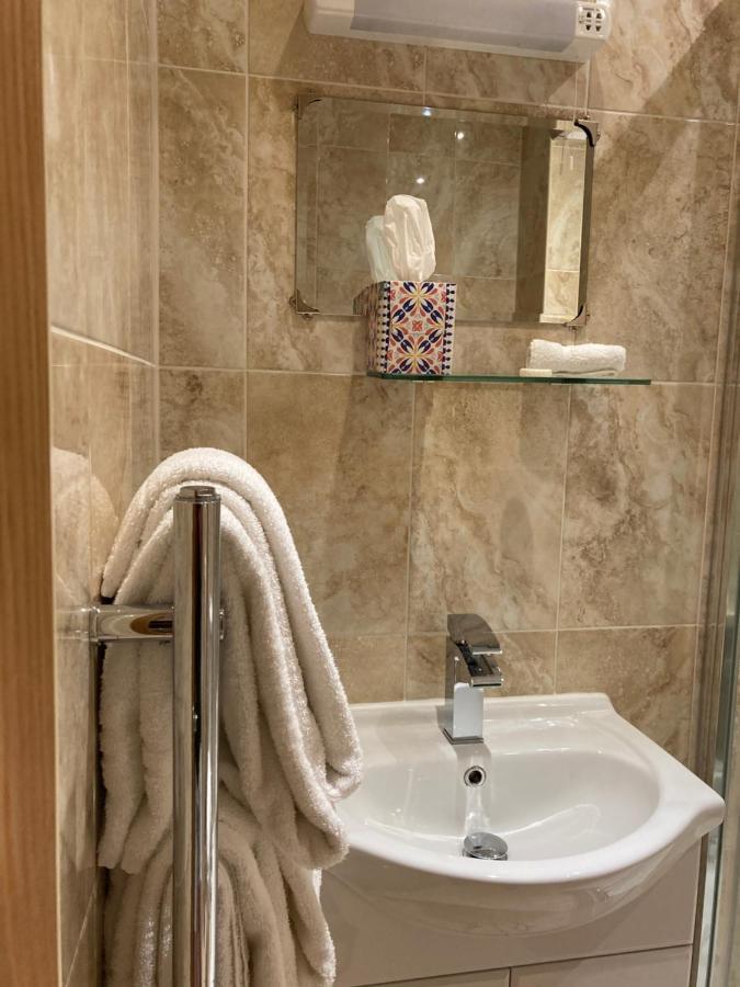 Newell Bistro And Rooms Шернборн Экстерьер фото