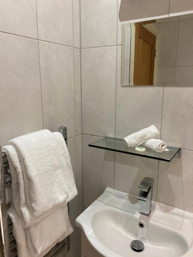 Newell Bistro And Rooms Шернборн Экстерьер фото